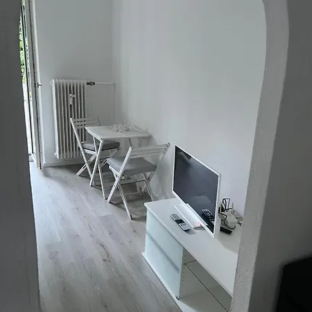 Apartment Wonderful Flat With Balcony And Garden Dusseldorf