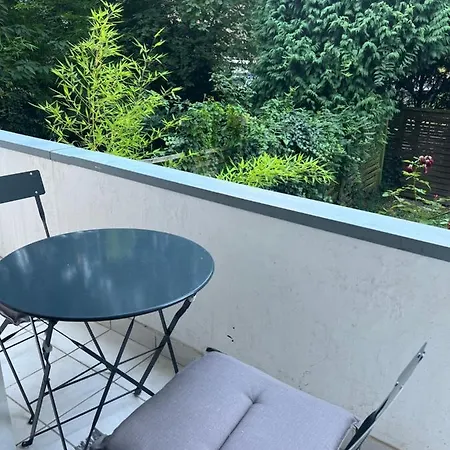 Wonderful Flat With Balcony And Garden Apartment *